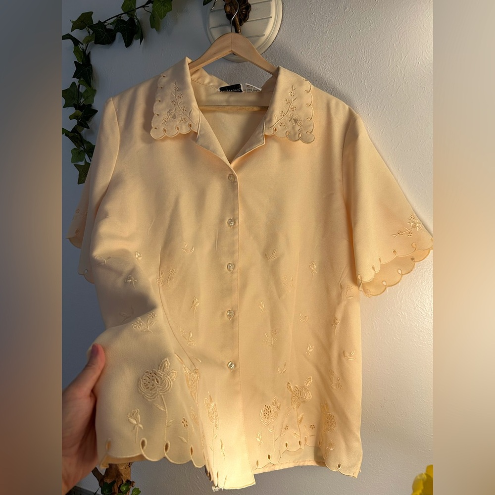 Vintage BonWorth Butter Yellow Embroidered Short Sleeve Button Down Shirt - Picture 5 of 15